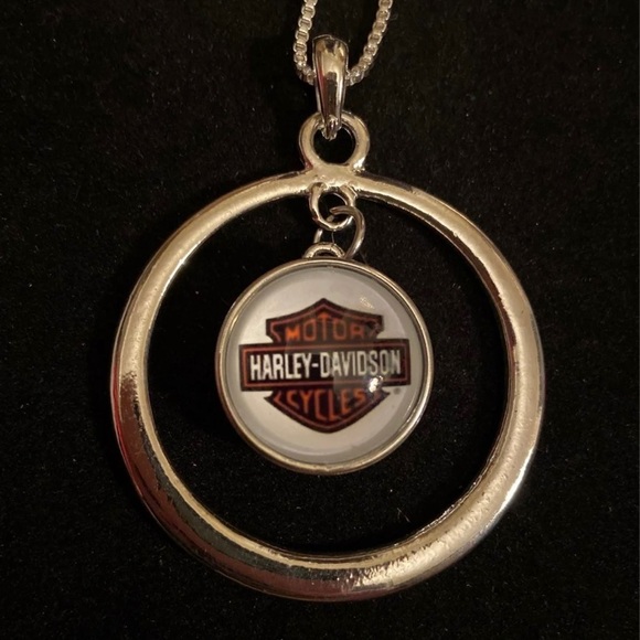 - HD Snap Necklace - Picture 3 of 9